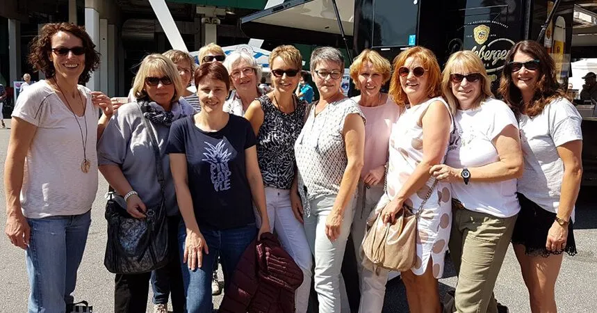 Die Teilnehmerinnen der Vereinsfahrt zum Ladies’ Day