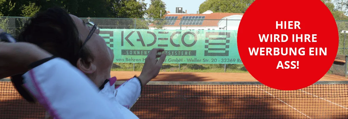 Eine Spielerin vor einer Werbebande, daneben der Hinweis „Hier wird Ihre Werbung ein Ass!“